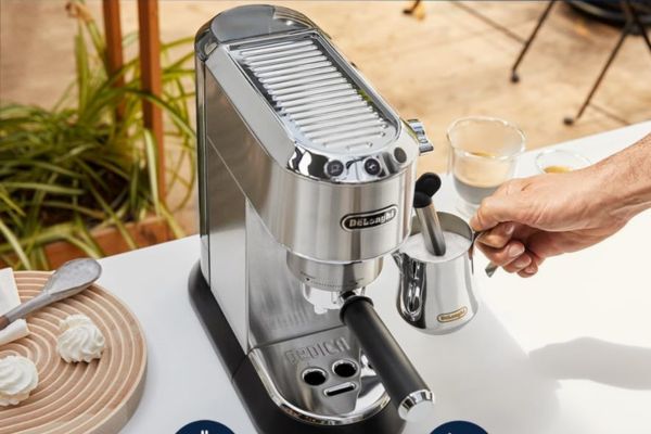 DeLonghi EC680M espresso machine Milk Frother